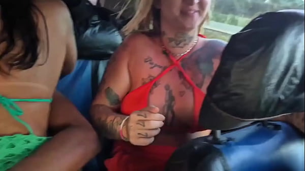 Image Putaria dentro do Uber - O carro andando e as gostosas sentando!!