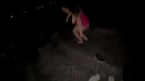 Image Vazou na net ! Casada em suruba com 3 amigos na praia de ipanema