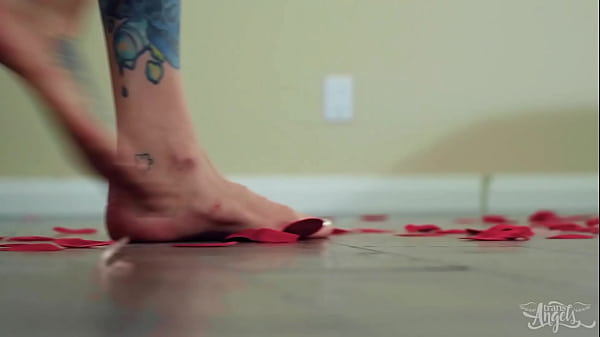 Image TRANSANGELS - This Valentine's Day, Casey Kisses has gone all-out to l for her man
