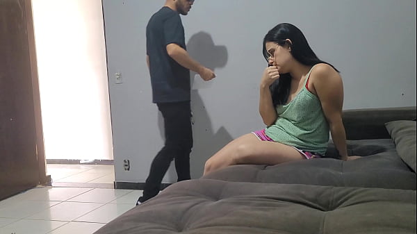 Image OFICIAL DE JUSTI&Ccedil_A pega MULHER DE MALANDRO sozinha em casa