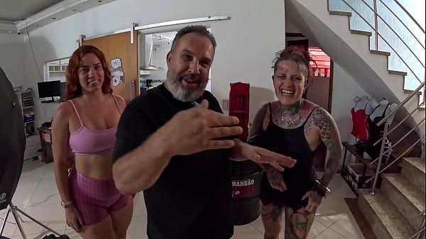 Image A casa est&aacute_ cheia de visitantes hoje e a coisa vai ser boa - Naty Loka - Evy Kethlyn - Isa Fox