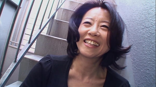 Image Asian brunette Junko Sakashita got so excited by a guy that she showed her boobs on the street
