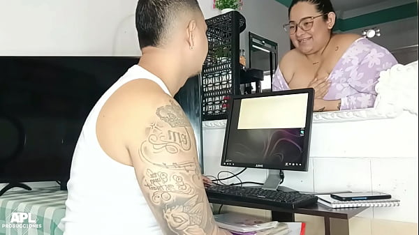 Image Llego a un acuerdo con mi madrastra para que me ayude con mi dura polla, quise llenarle de creampie su grandes tetas - Parte 1