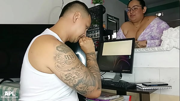 Image Llego a un acuerdo con mi madrastra para que me ayude con mi dura polla, quise llenarle de creampie su grandes tetas - Historia completa