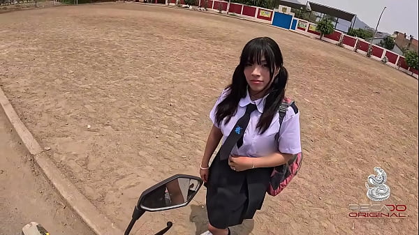 Image Le dan harto huevo duro y parejo por el ano a estudiante conera peruana