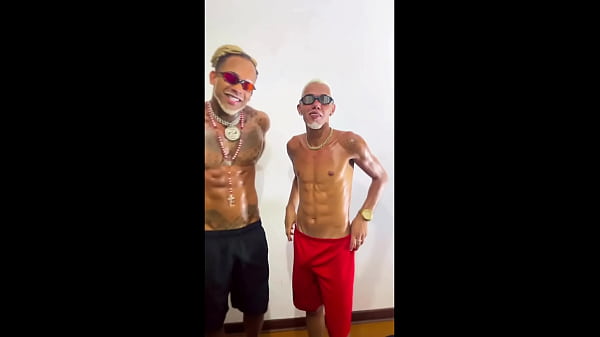 Image empurramos no novinho. a fome bateu o novinho deu o cu para ajuda