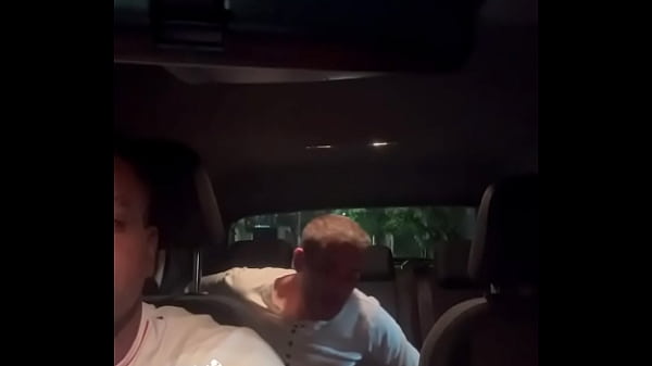 Image Novinha Asi&aacute_tica Paga corrida de uber Com um boquete molhadinho &eacute_ um cuzinho apertadinho na frente do corno