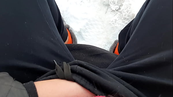 Image I jerk off riskily in a public park on people