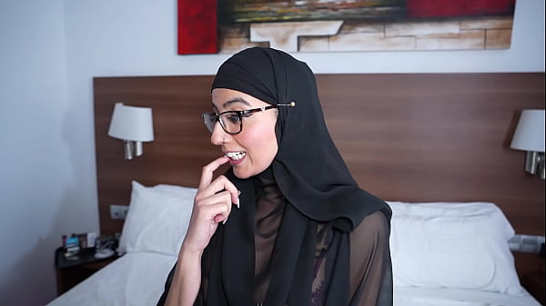 Image Doble penetraci&oacute_n para la zorra &aacute_rabe Aaliyah Yasin la llenamos el hiyab de nuestra leche