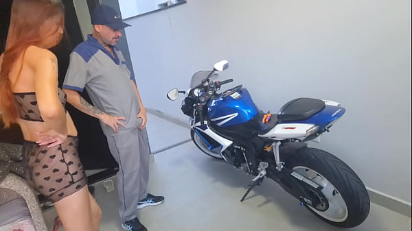 Image Safada com fetiche em seu mec&acirc_nico de moto!