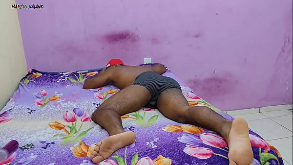 Image Sentei com vontade na pica do gostoso, gozou sem querer na minha boca enquanto as cornas estava fora de casa