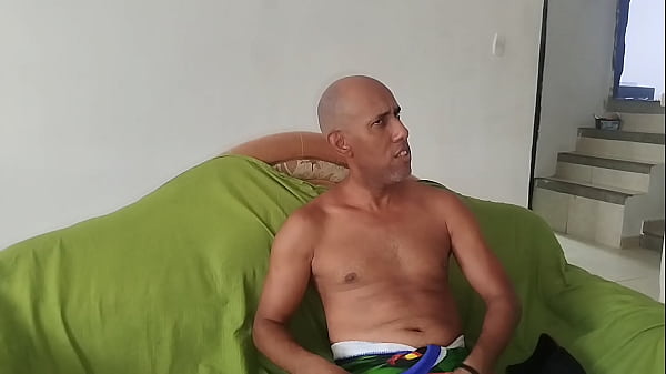 Image Vecino termina cogi&eacute_ndola en el ba&ntilde_o mientras est&aacute_n solos