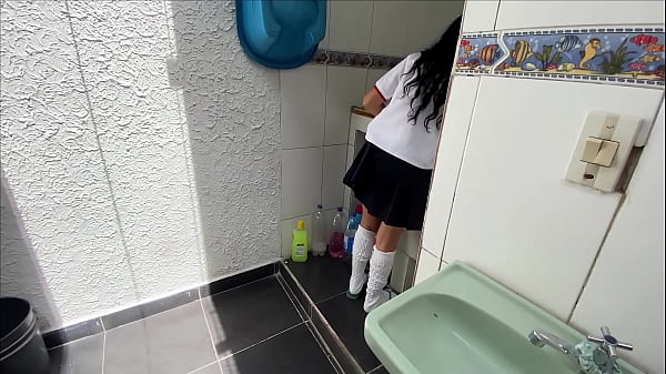 Image SORPRENDO A MI HIJASTRA LAVANDO SUS CALZONES DESPUES DE CLASES Y NO ME AGUANTO LAS GANAS DE FOLLAR SU ESTRECHO CO&Ntilde_O HASTA CORRERME
