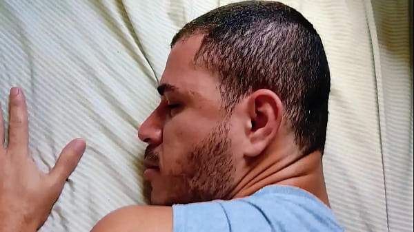 Image Passivo chorou e sofreu na rola do vizinho ate ficar arrombado, gemendo de prazer essa putinha.