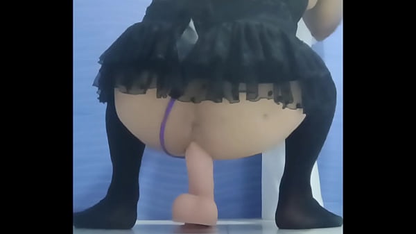 Image Transexual caliente se mete un gran consolador en el culo