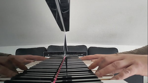 Image Piano playing