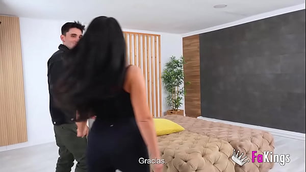 Image This Finnish girl is very hot. Lola Bratz learning Spanish with El Papi Rodr&iacute_guez!