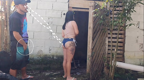 Image Meu marido saiu e me deixou receber o pedreiro sozinha para um or&ccedil_amento