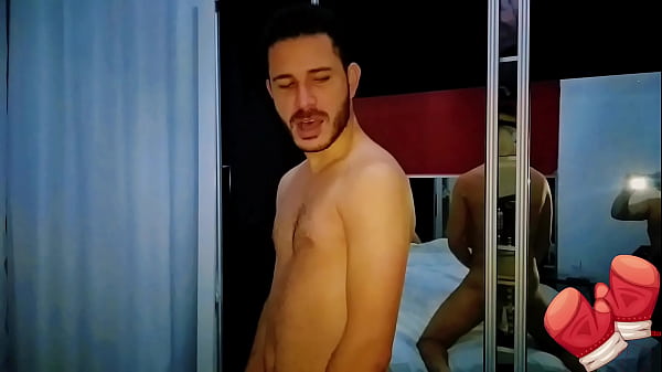 Image Esse passivo foi audacioso, deu o cu para o marido de sua vizinha que acabou de chegar de viagem.
