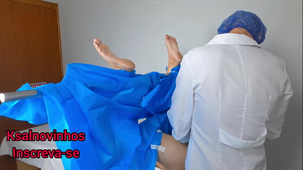 Image Ginecologista mete na buceta de sua paciente e sai toda gozada!