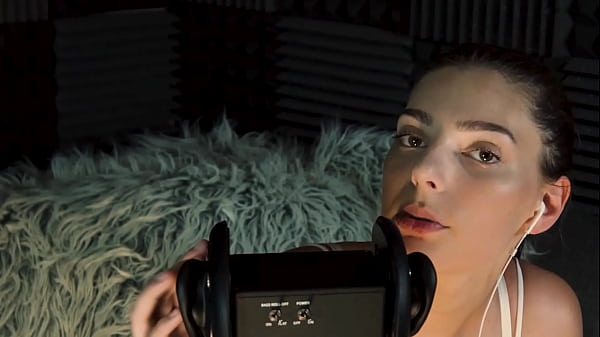 Image Ear Tapping ASMR with Ekko ASMR
