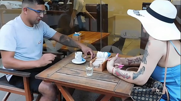 Image mi madrastra puta se trae un  tipo  de un  bar sercano y se hace  meter enorme pija en  el  culo