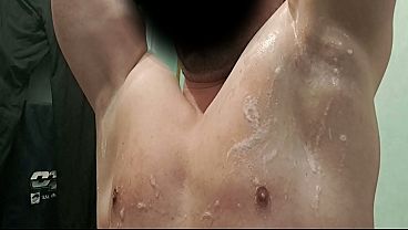 Image crache masturbe et &eacute_jacule sur mes aisselles