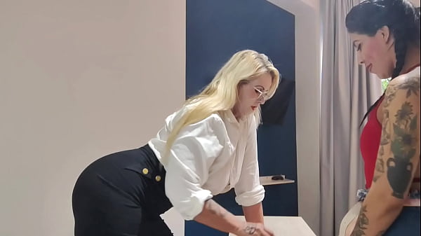 Image Professora da castigo, para aluna rebelde se -e taradinha colocando a caneta no seu cuzinho a submissa adorou ( veja no fechado)