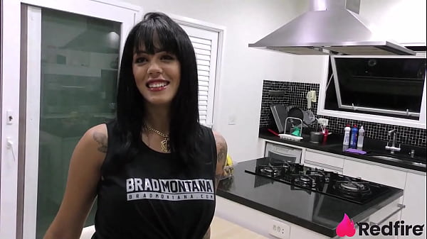 Image Shay seduziu entregador bem dotado e fez anal no pelo