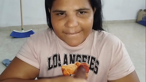 Image POV Chica de culo gordo chupa la polla del viejo de su padrastro hasta tragarse el semen