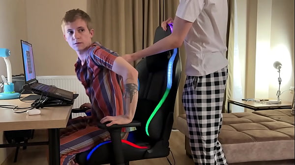 Image Distracted the Guy From the Game, Gave the Twink a Rimming and Fucked Her Hard with a Big Dick and Came
