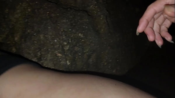 Image Tava sozinha na praia a noite , chupei e dei minha buceta gostoso nas pedras