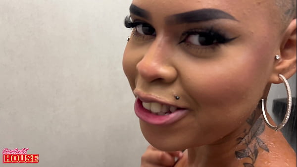 Image Ela fodeu gostoso e levou as primeiras espetadas para perder a virgindade no c&uacute_