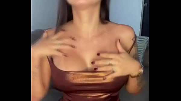 Image EXHIBITIONIST 18 YEARS OLD GIRLFRIEND EXPOSED