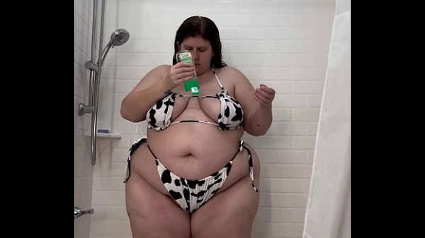 Image Luxuriousbbws - Oiled up hucow masturbating in the shower