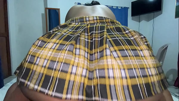 Image Mi hermanastra me seduce con su sexy falda
