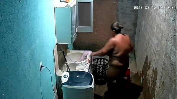Image Camera escondida - Vizinha se masturba no quintal de casa e seu vizinho a observa pela c&acirc_mera Escondida