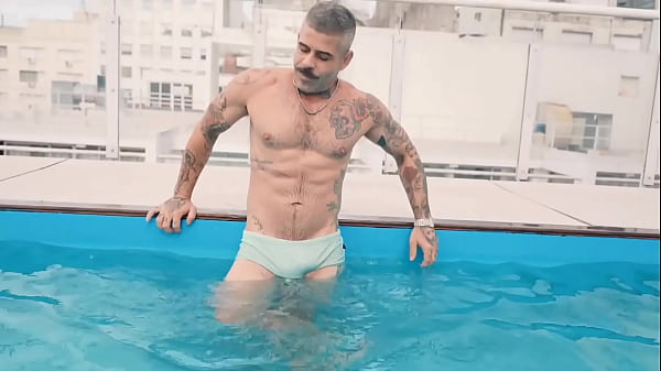 Image BRASILEIRO XL ENCONTR&Eacute_ EN LA PISCINA DE M&Iacute_ EDIFICIO UN DADDY DELICIOSO Y ME DEJ&Oacute_ SUS MECOS EN MI AGUJERO