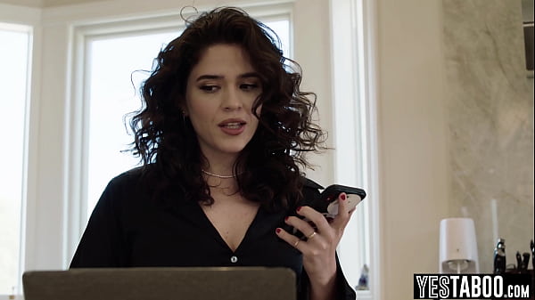 Image Hung IT called by big ass Latina MILF to get her laptop fixed