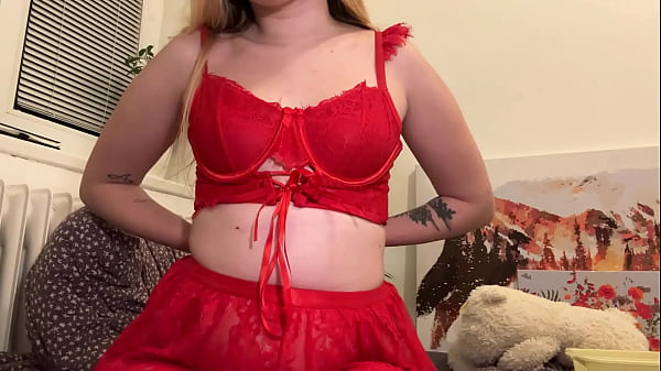 Image girl in red outfit showing body and feet