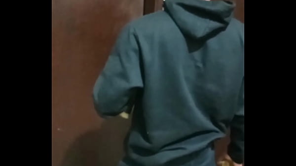 Image um v&acirc_ndalo pichou minha porta peguei ele e comi o cu dele
