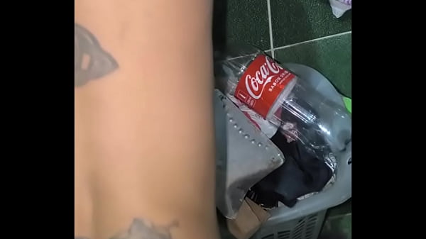 Image Magrinha engolindo porra do macho tatuado marombado em uma casa abandonada no rio de janeiro/ havena bolt