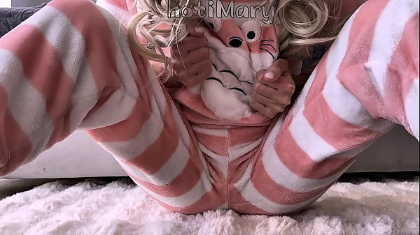 Image Asian teen fingering hairy pussy and squirt orgasm close up