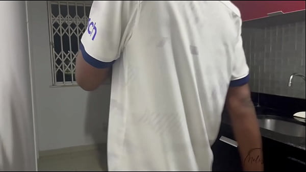 Image Enquanto minha madrasta cozinha, eu como o cuzinho apetitoso dela no pelo