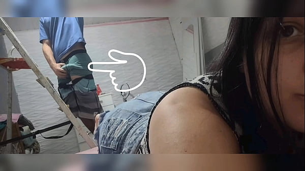 Image vizinho arrumando lampada, flagro ele de rola dura olhando para minha bunda