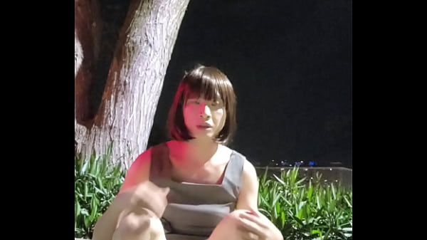 Image Shemale Ting xuan peeing and masturbating outdoors