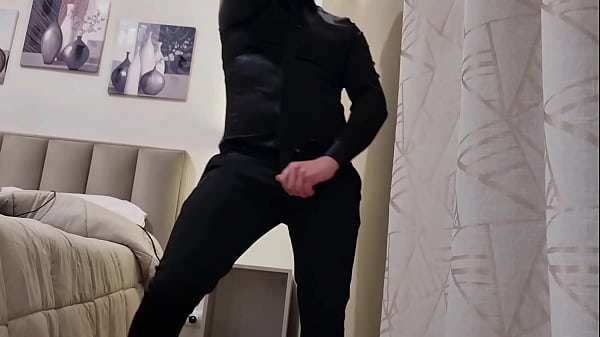 Image ARRAPATO E TREMENDAMENTE MOLTO SEXY | VESTITO ELEGANTE SI SEGA E SBORRA - CAZZO ENORME E PISCIATA DA URLO
