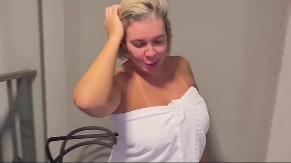 Image Deixei o cuzinho da minha vizinha bem arrombado depois de empurra o mastro nela