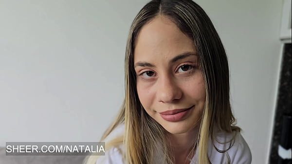 Image Colegiala le muestra sus fotos a su padrastro con la intenci&oacute_n de excitarlo
