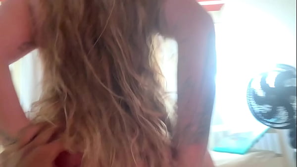 Image Loira tatuada casada gritando pra parar